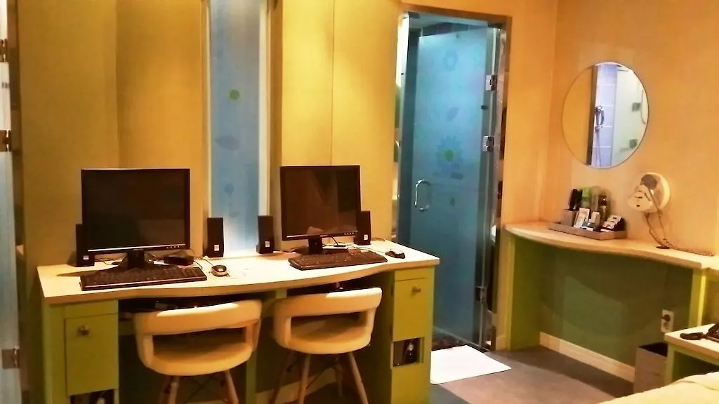 Nampo Comma Hotel Busan 2*,