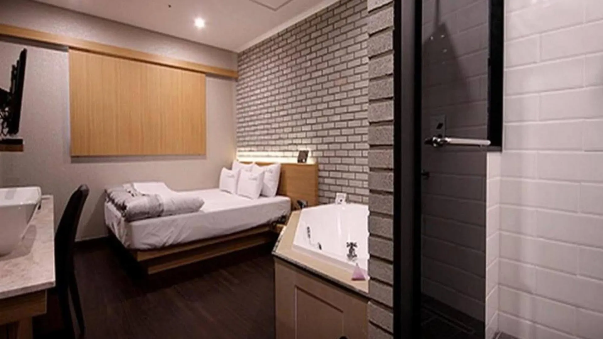 Nampo Comma Hotel Busan 2*,  South Korea